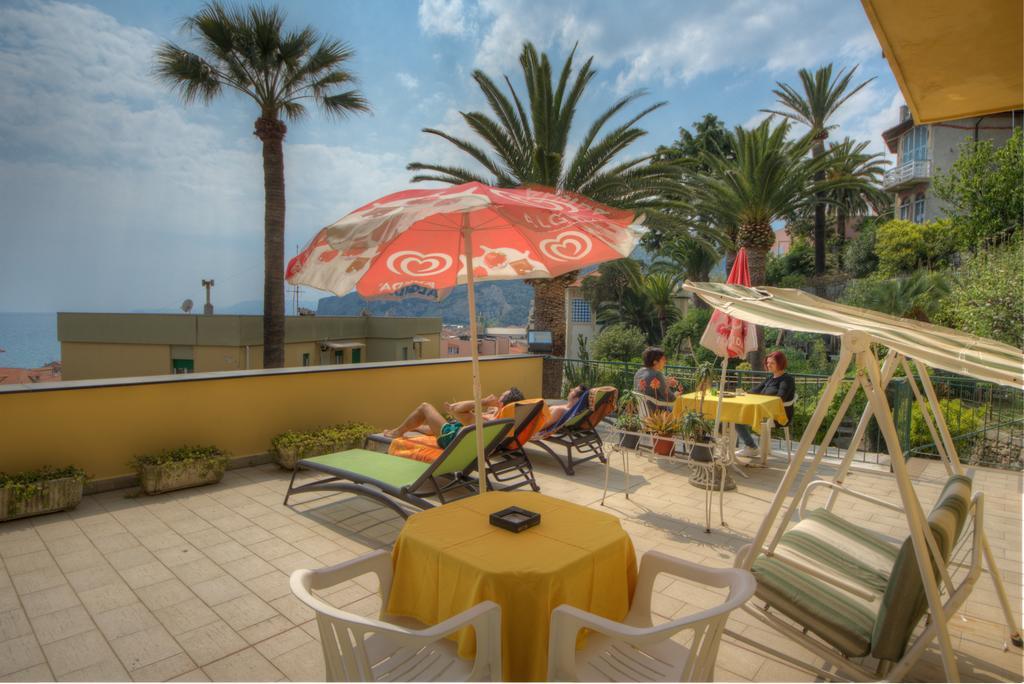 Hotel Deutsche Familien Finale Ligure Exterior foto