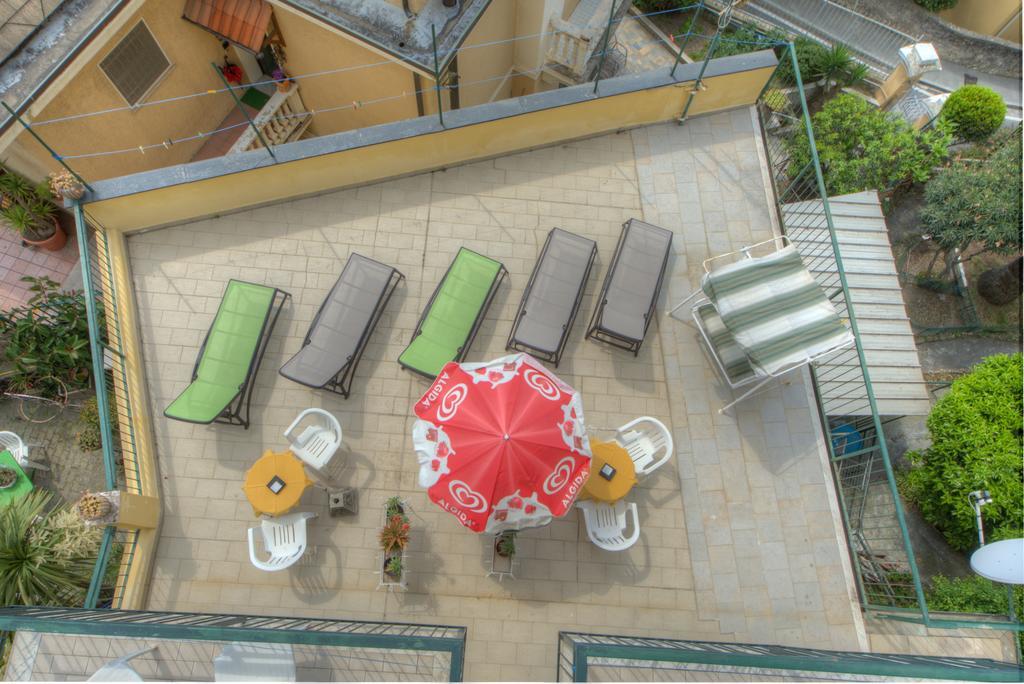 Hotel Deutsche Familien Finale Ligure Exterior foto