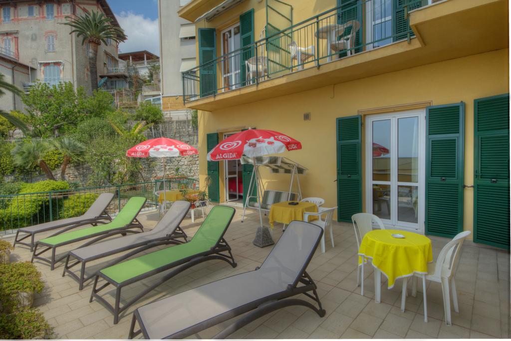 Hotel Deutsche Familien Finale Ligure Exterior foto