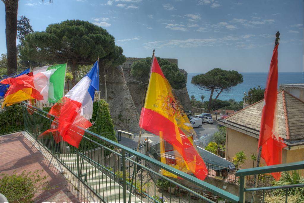 Hotel Deutsche Familien Finale Ligure Exterior foto