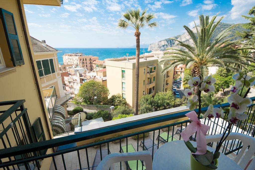 Hotel Deutsche Familien Finale Ligure Exterior foto